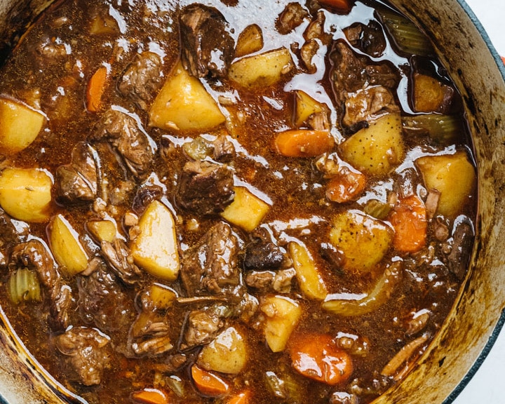 https://oursaltykitchen.com/wp-content/uploads/2020/01/dutch-oven-beef-stew-recipe-7.jpg