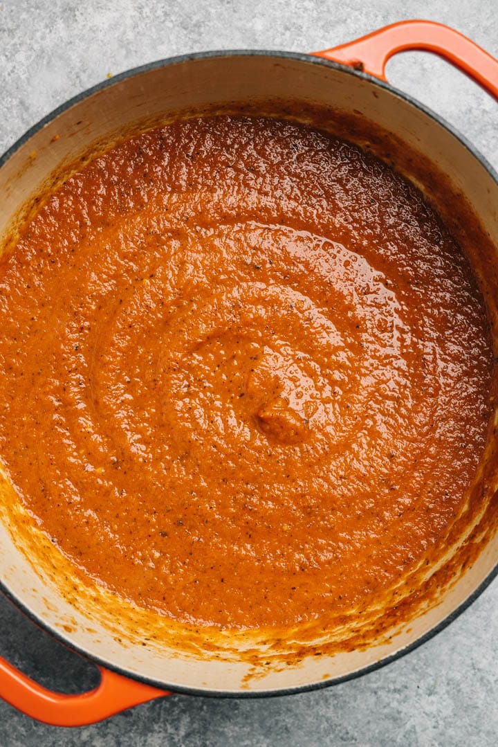 The finished marinara sauce in a pot