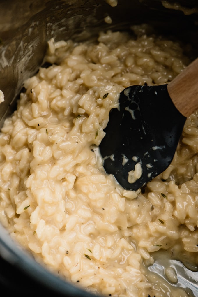 Side view, cooked risotto in an instant pot.