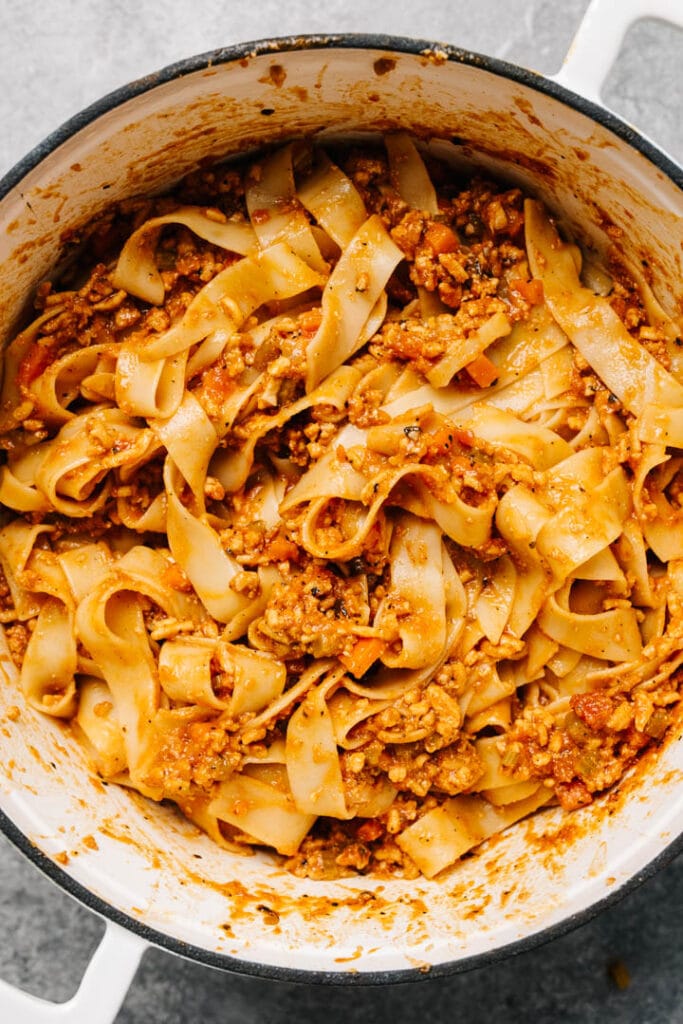 Chicken bolognese pasta in a pot. 